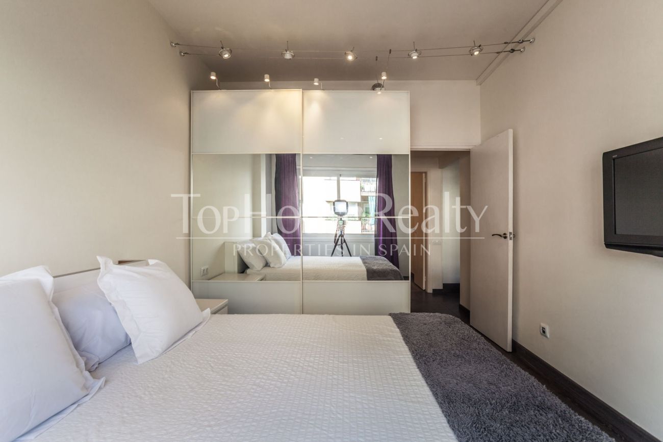 Renovated apartment for sale in Eixample, Barcelona — bright, modern and fully furnished