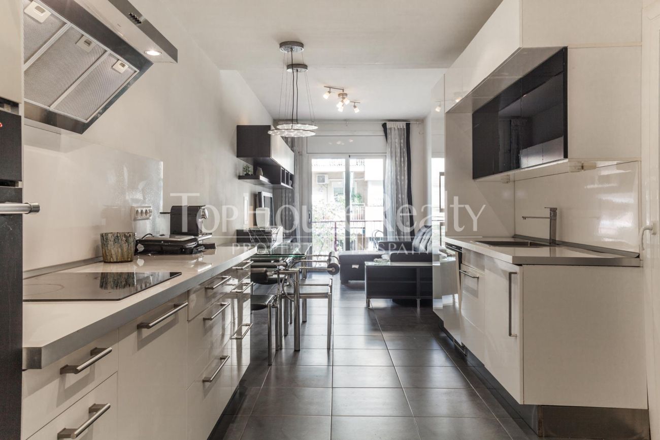 Renovated apartment for sale in Eixample, Barcelona — bright, modern and fully furnished