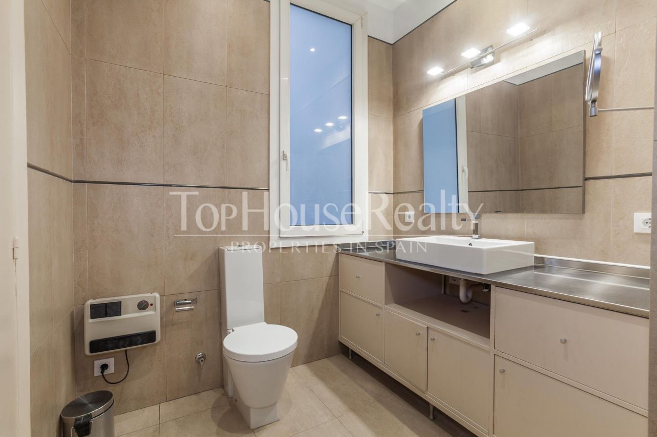 Recently reformed apartment in Eixample