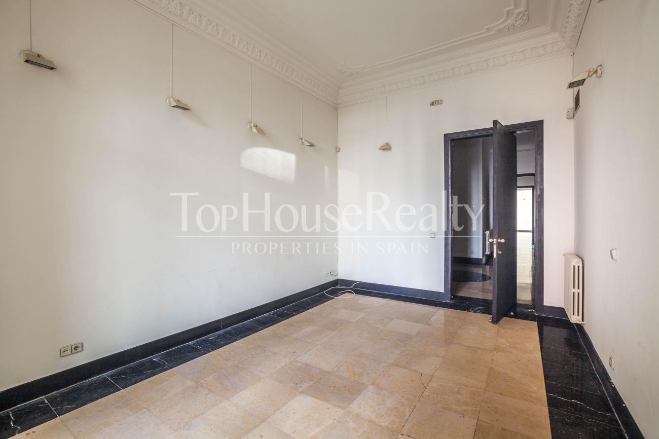Excellent apartment in the most prestigious street of Barcelona