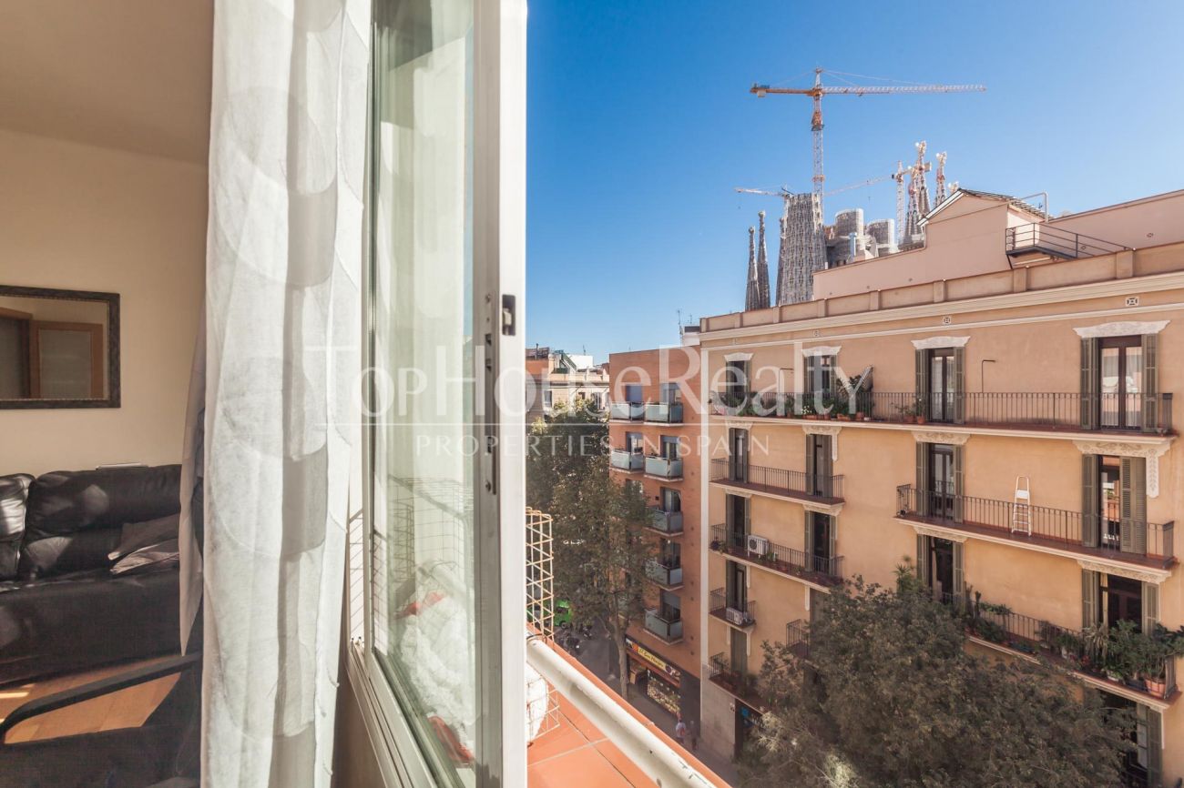 Nice and bright apartment next to Sagrada Familia