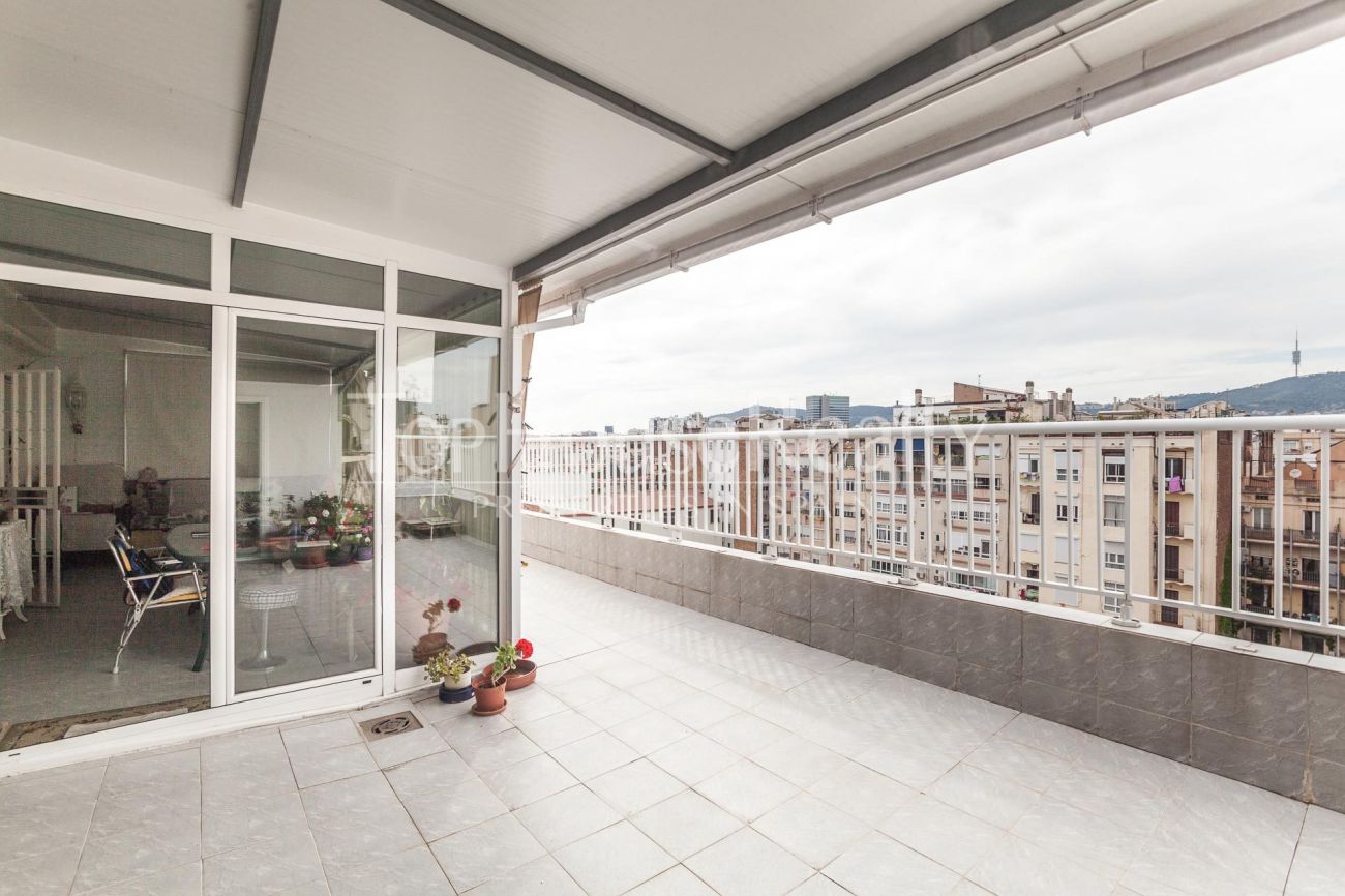 Penthouse with terrace on Rosselló Street in Eixample