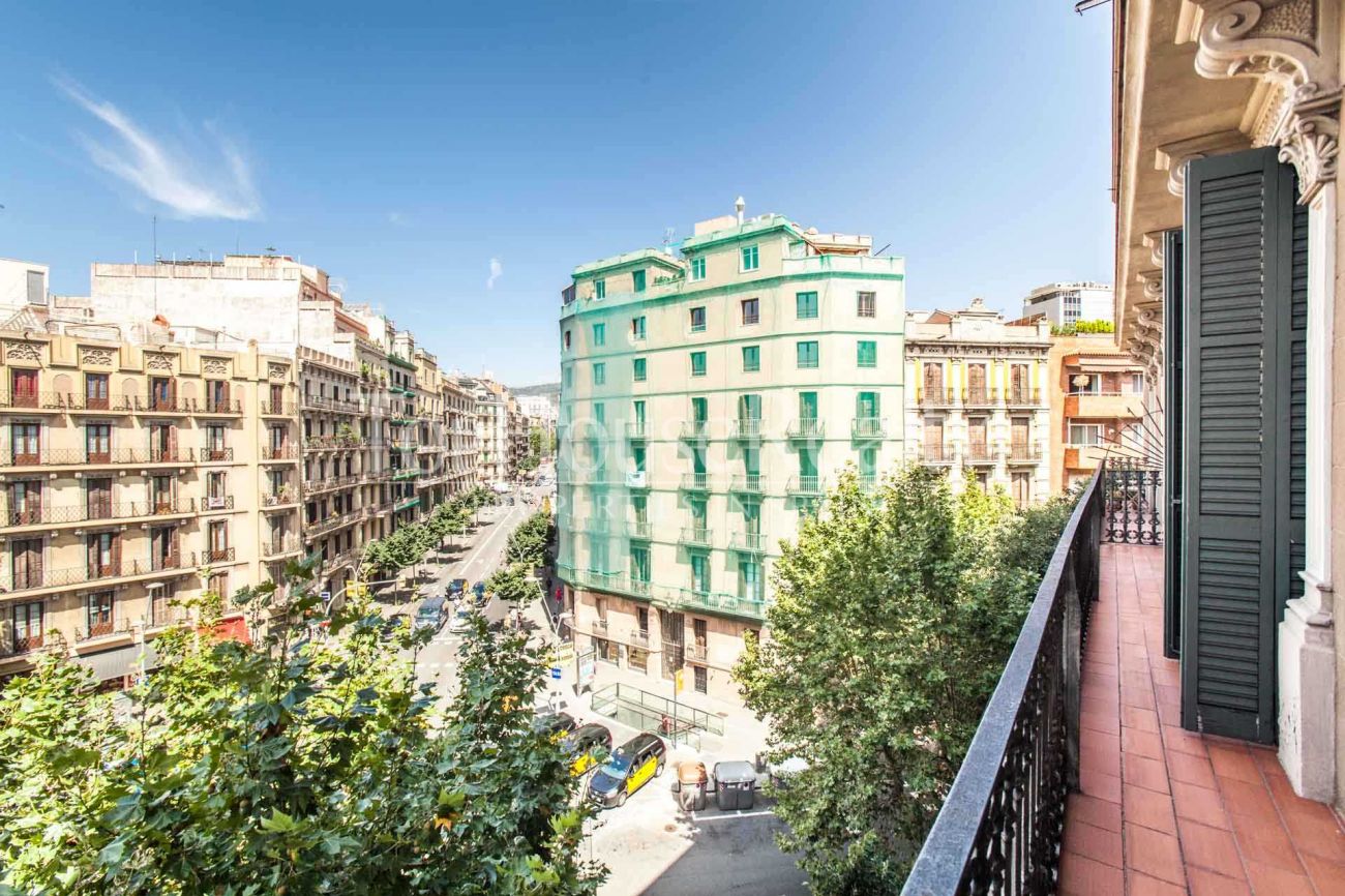 Bright apartment in the center of Barcelona
