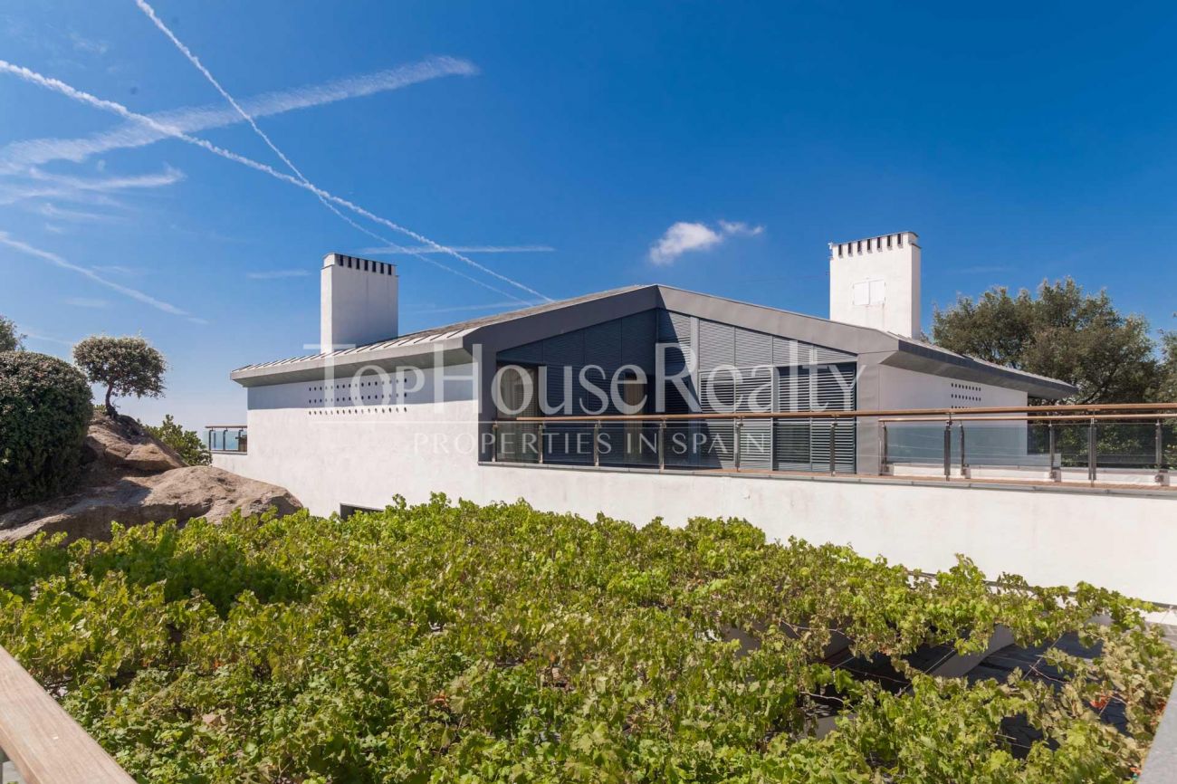 Exceptional  luxury villa at the top of the Supermaresme