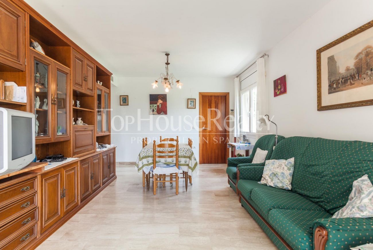 Large apartment 50 meters from the beach