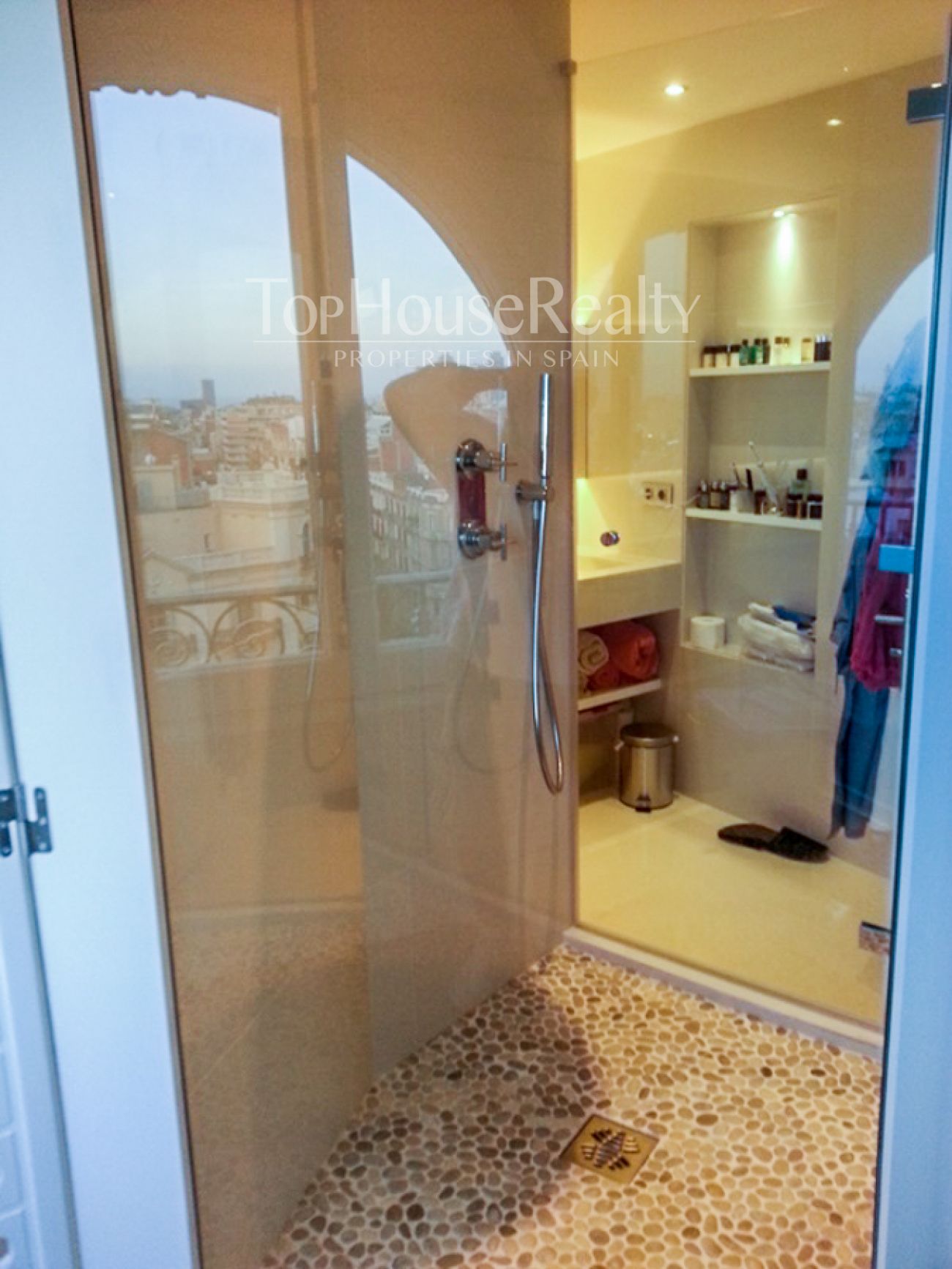Luxury attic flat of 65 m2 with spectacular views in Barcelona