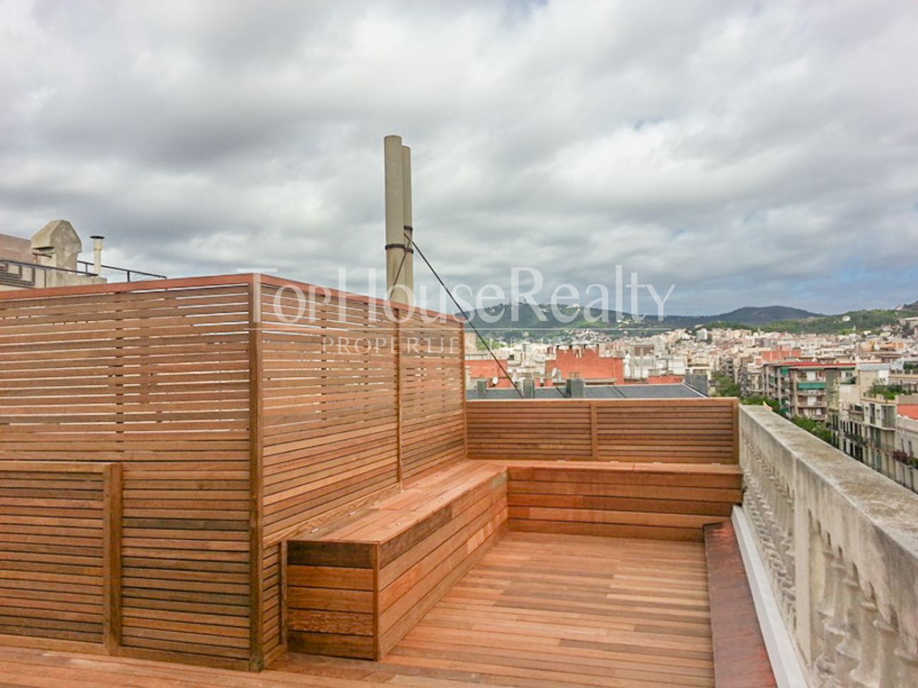 Luxury attic flat of 65 m2 with spectacular views in Barcelona