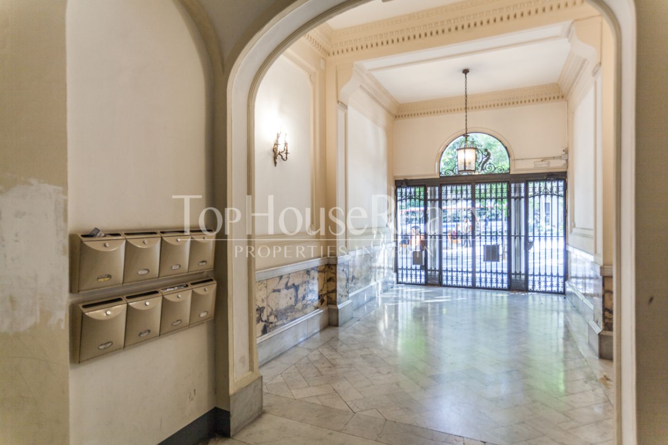 Stately flat on Passeig Sant Joan