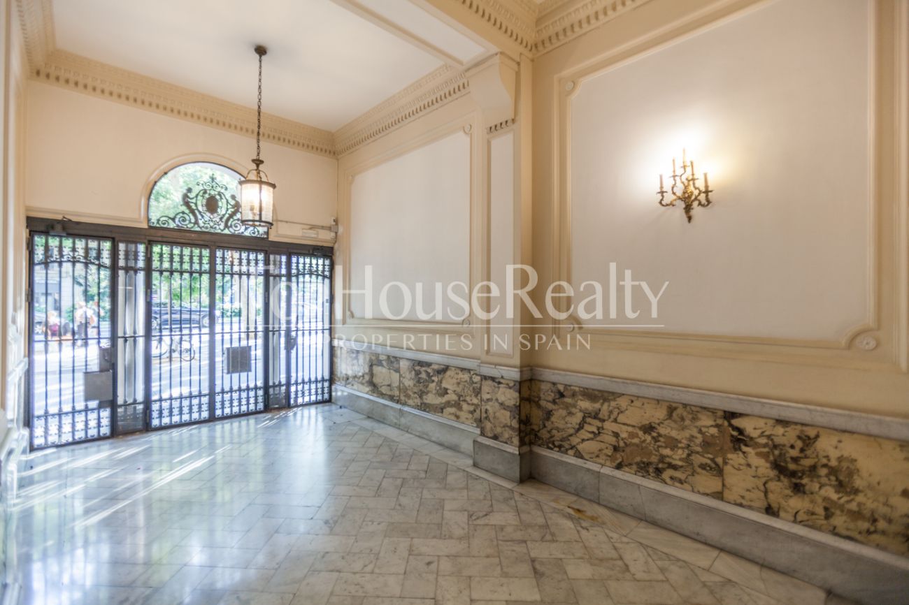 Stately flat on Passeig Sant Joan