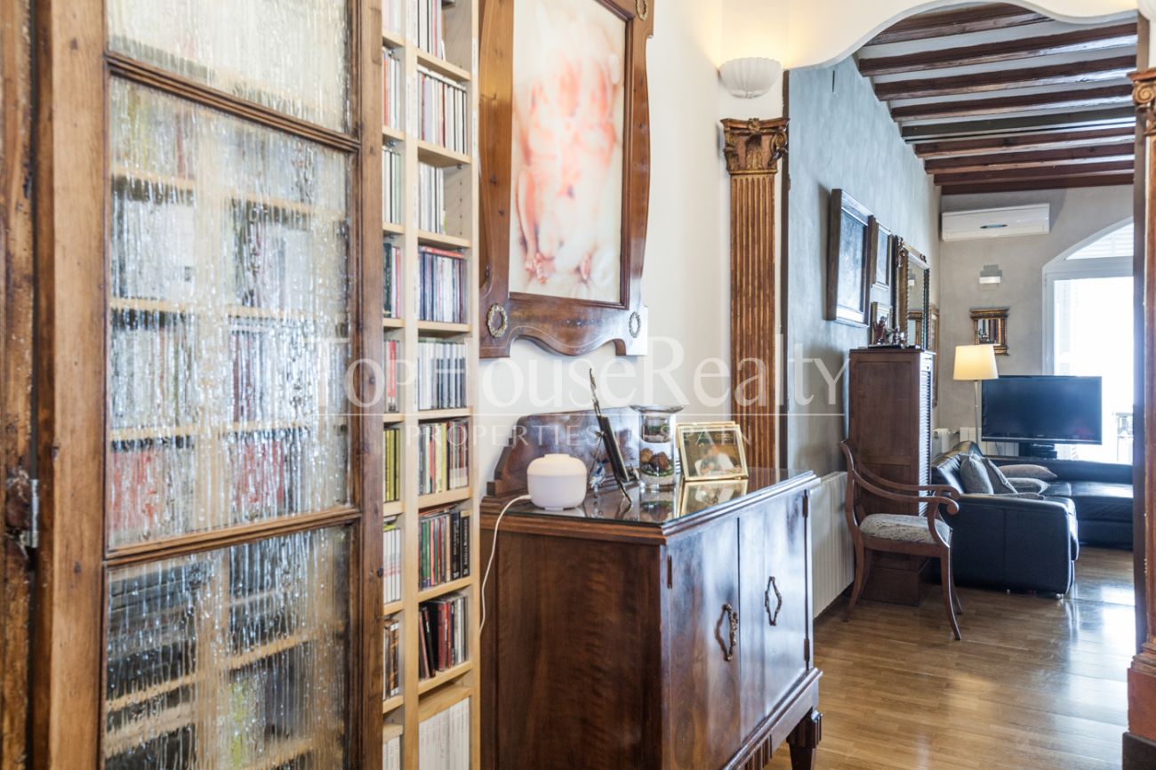 Two apartments for sale in el Gòtic district