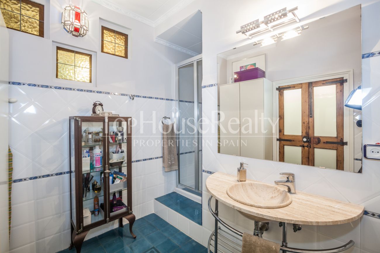 Two apartments for sale in el Gòtic district