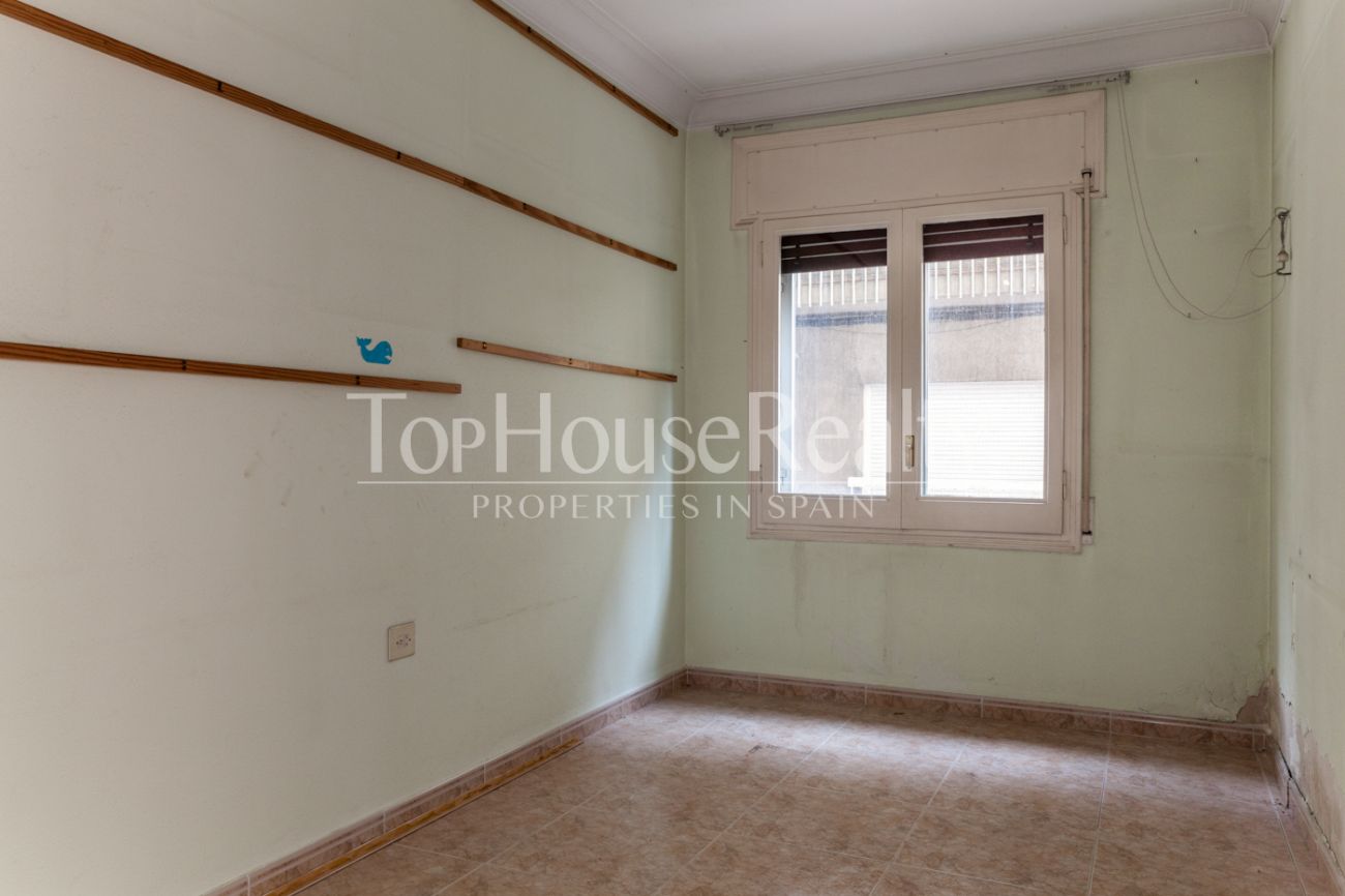 Flat to be restored for sale, great investment opportunity