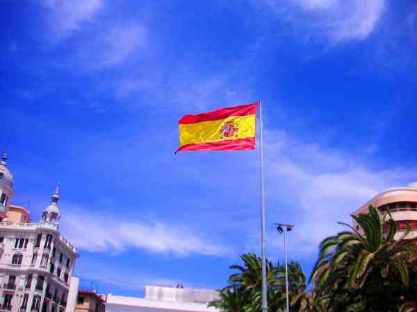 Spain to issue residence permits for real estate purchases