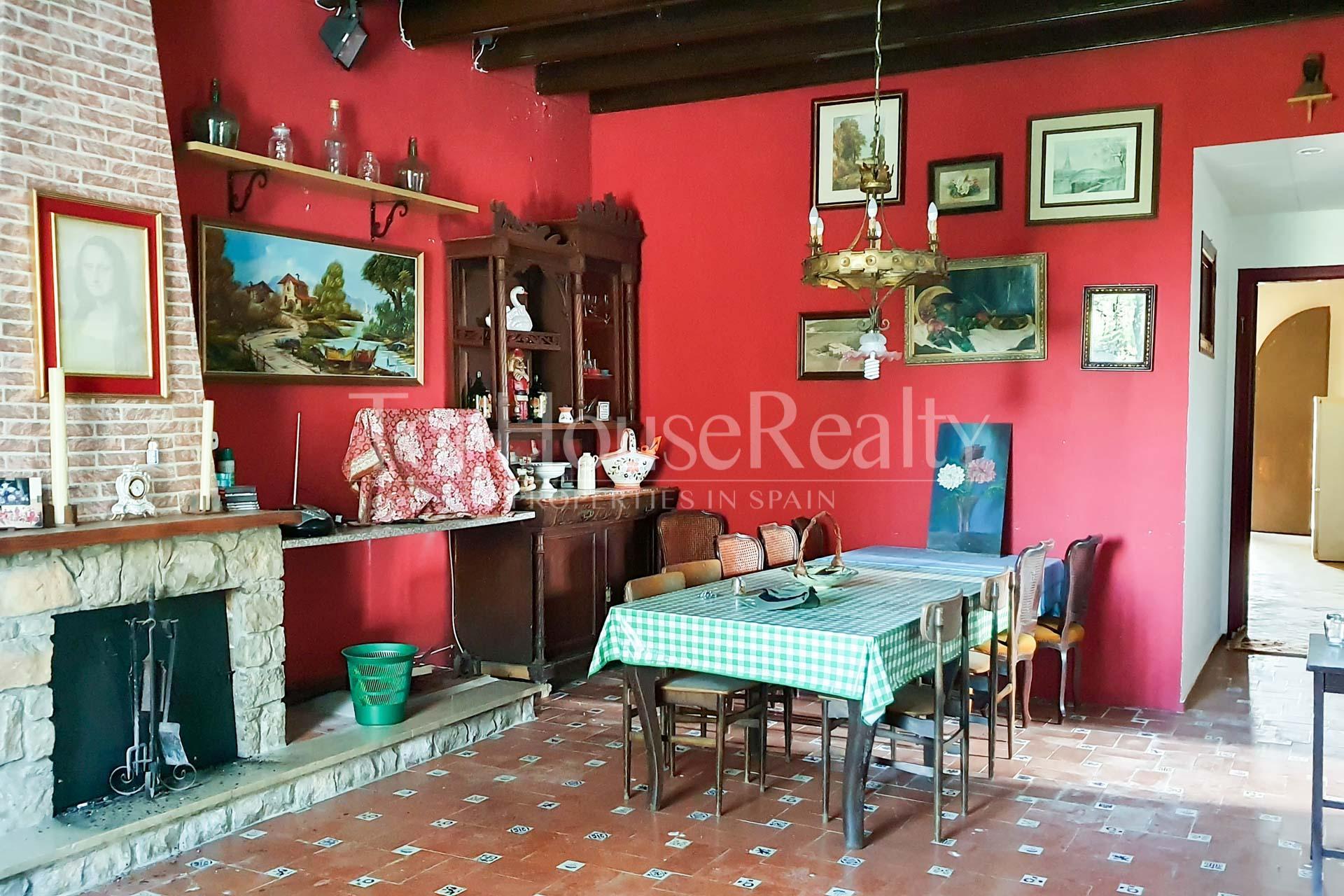 Family house in the heart of the Penedés