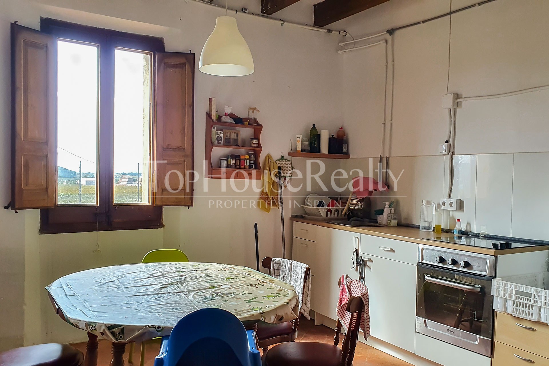 Family house in the heart of the Penedés