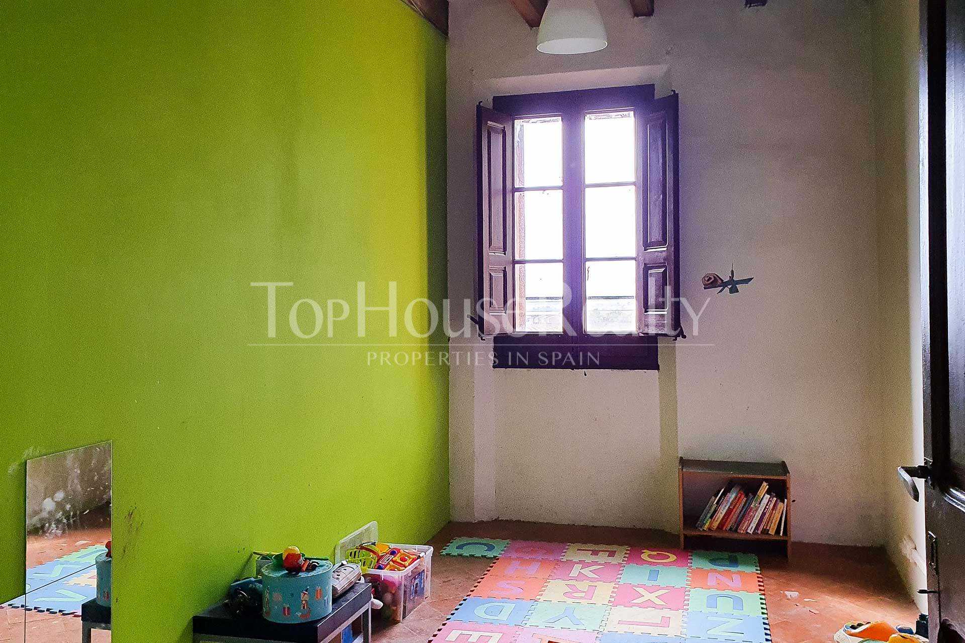 Family house in the heart of the Penedés