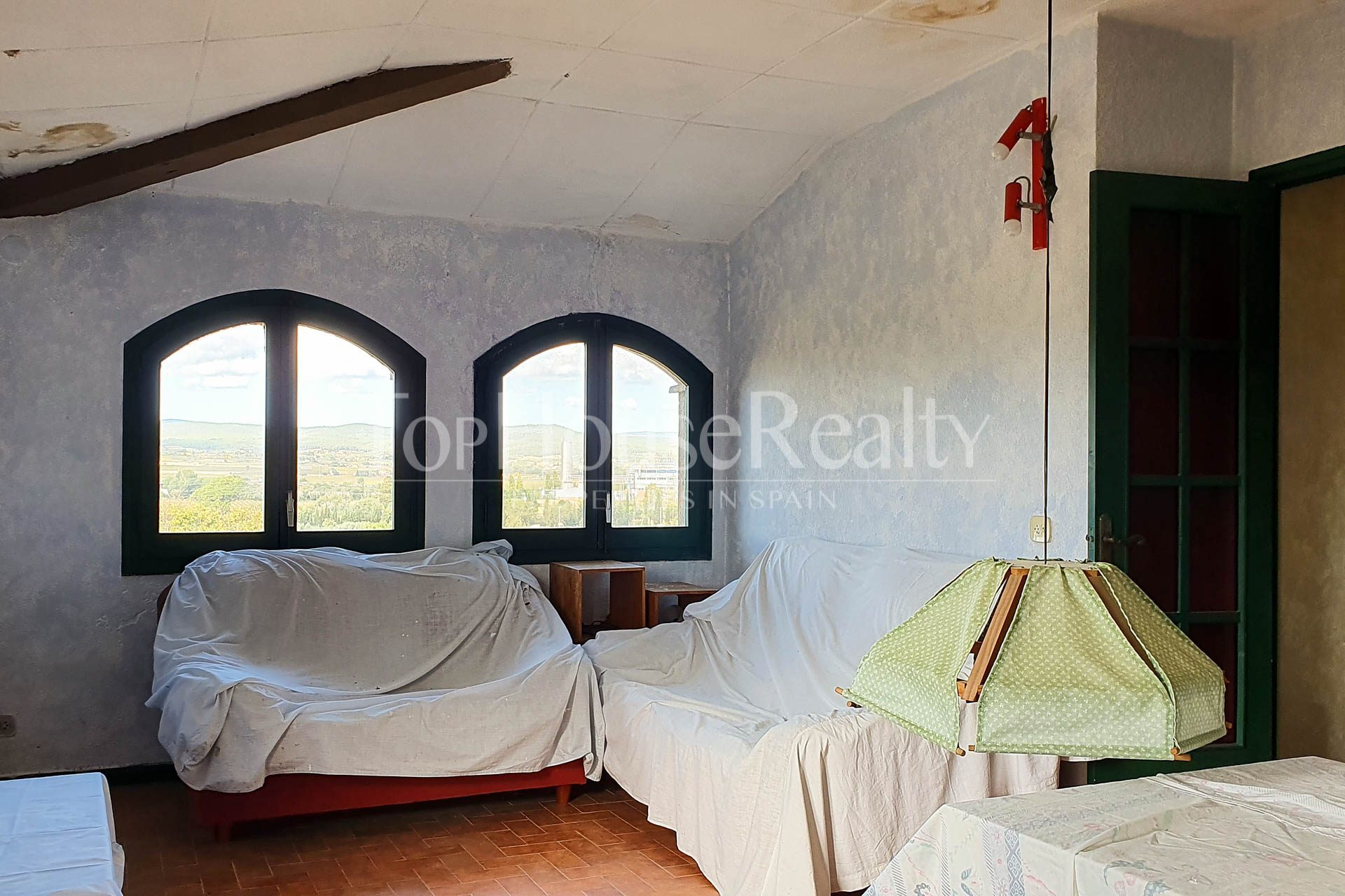 Family house in the heart of the Penedés