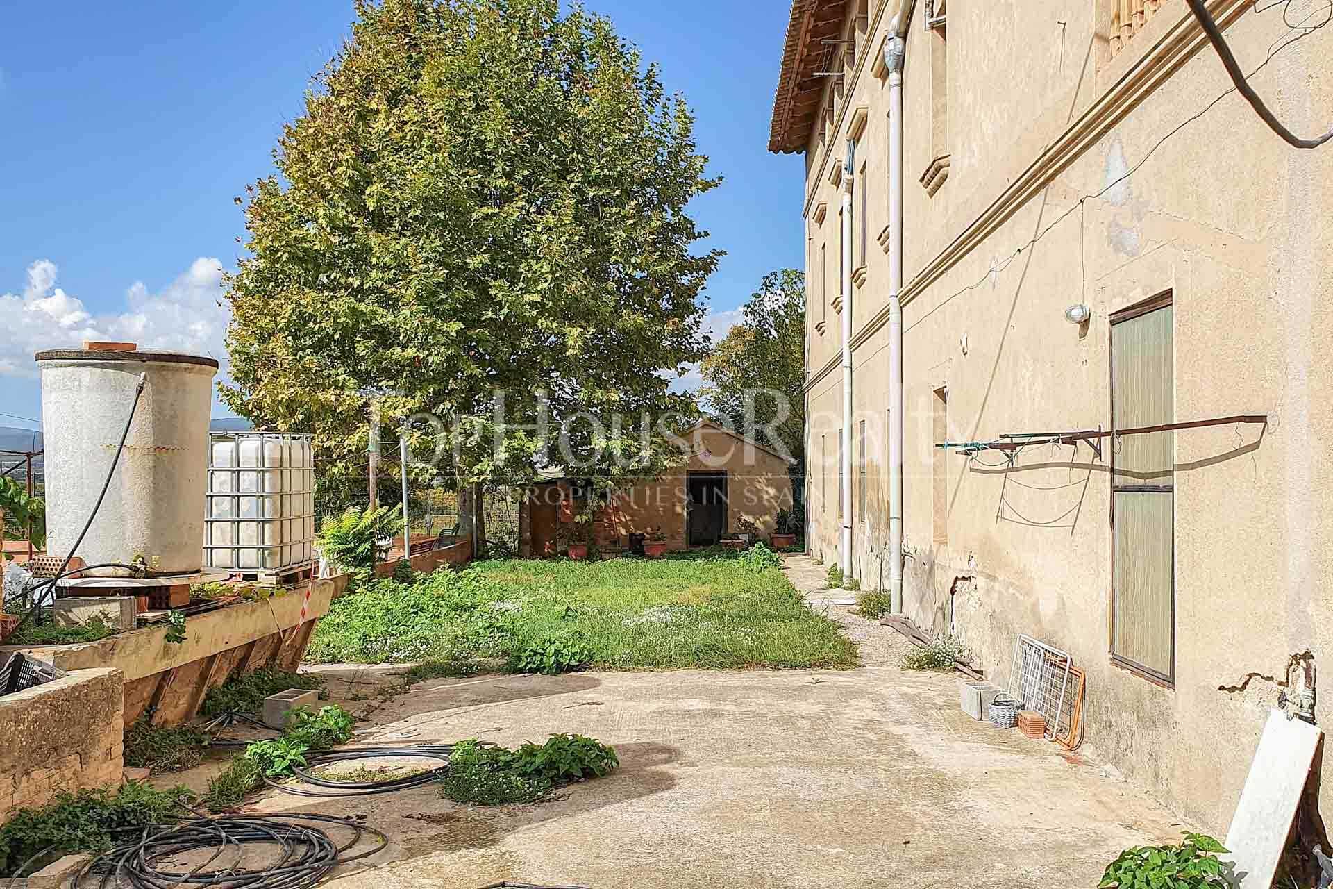 Family house in the heart of the Penedés