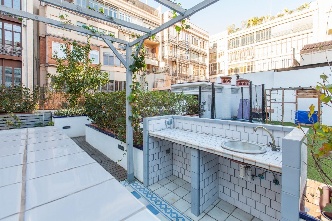 Luxury apartment with large terrace close to Passeig de Gracia