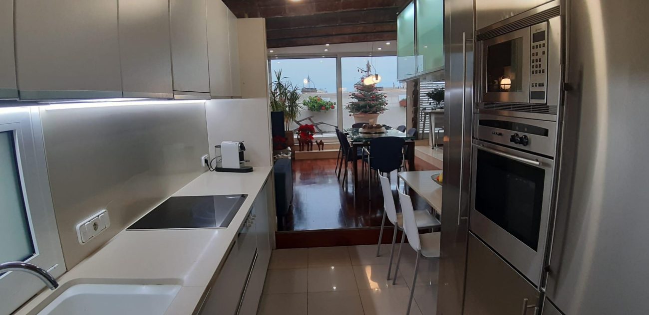 Penthouse for Rent in the Heart of Barcelona: Spacious Terraces and Spectacular Views
