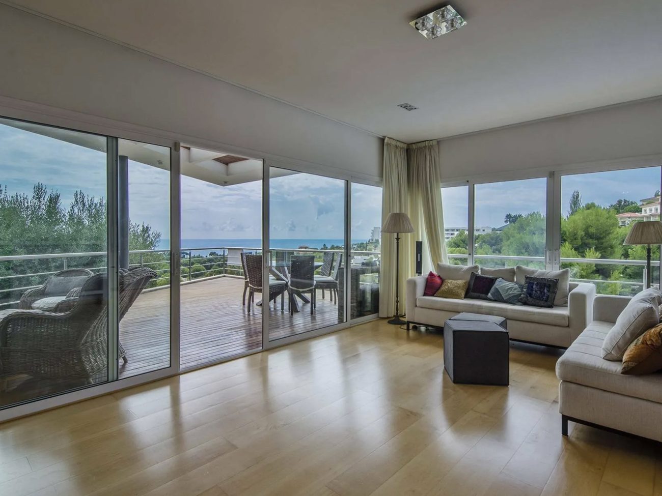 A modern and elegant home in a privileged location