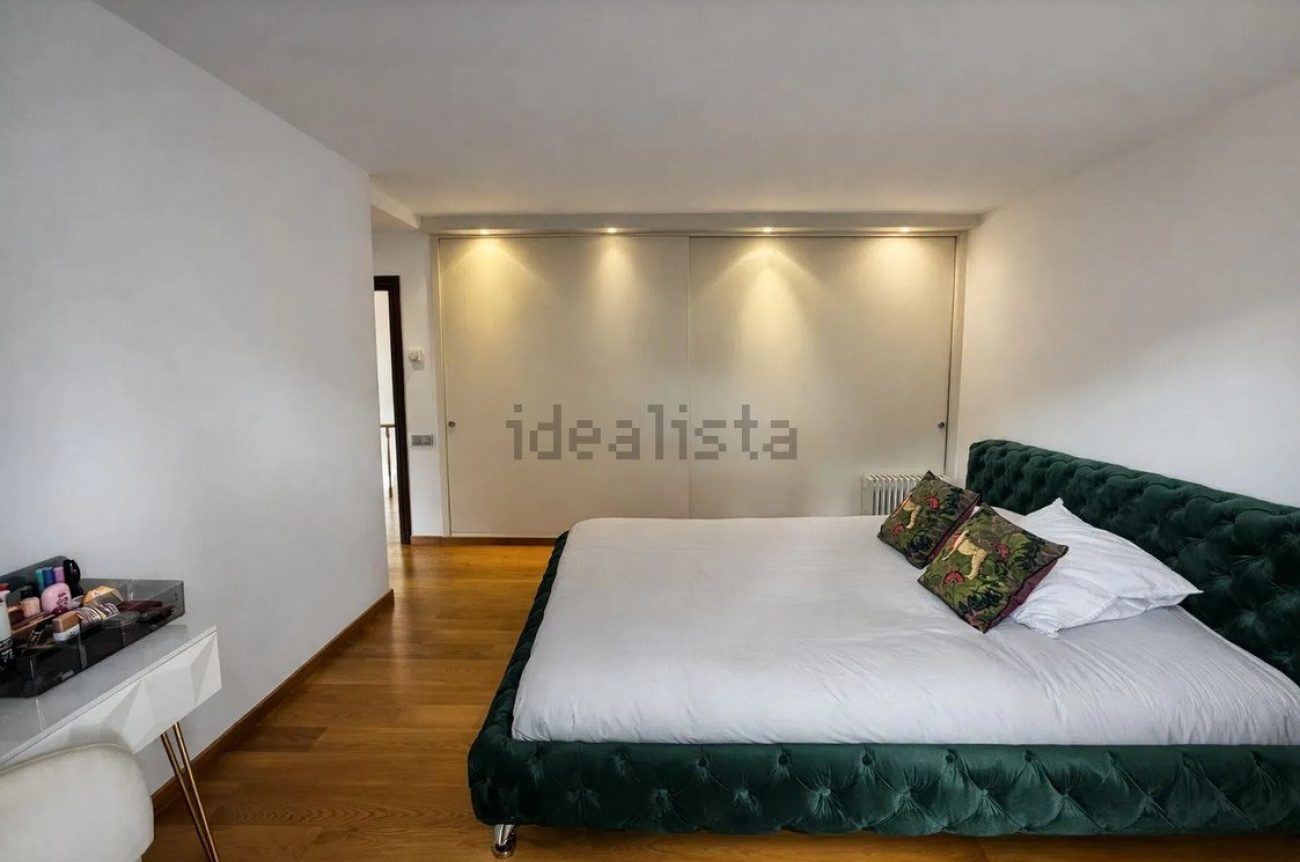 Villa for rent in Castelldefels Playa — second line to the sea with garden, pool and sauna