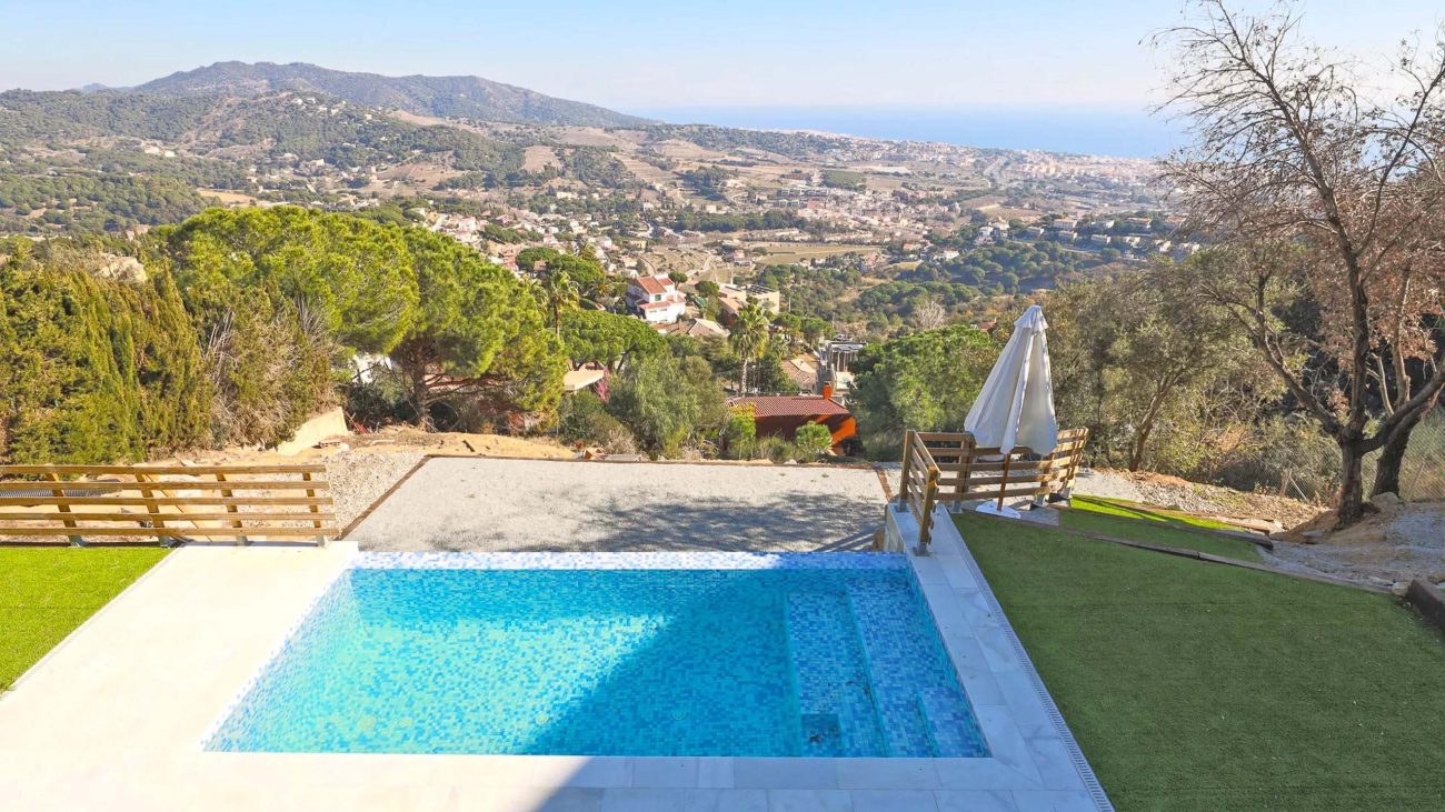 An eco-friendly and light-filled home with stunning sea views
