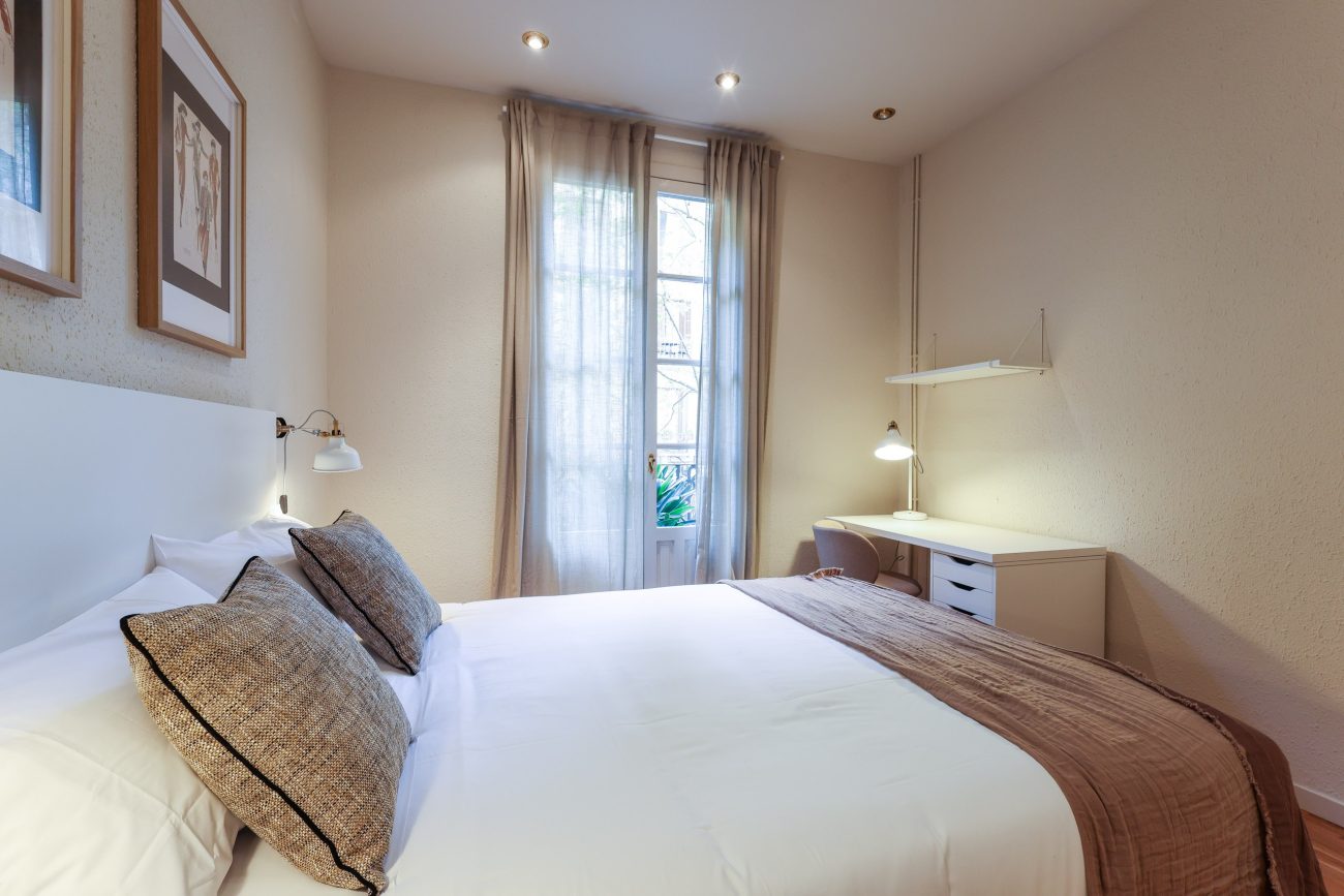 TEMPORARY RENTAL APARTMENT IN ENRIC GRANADOS, BARCELONA