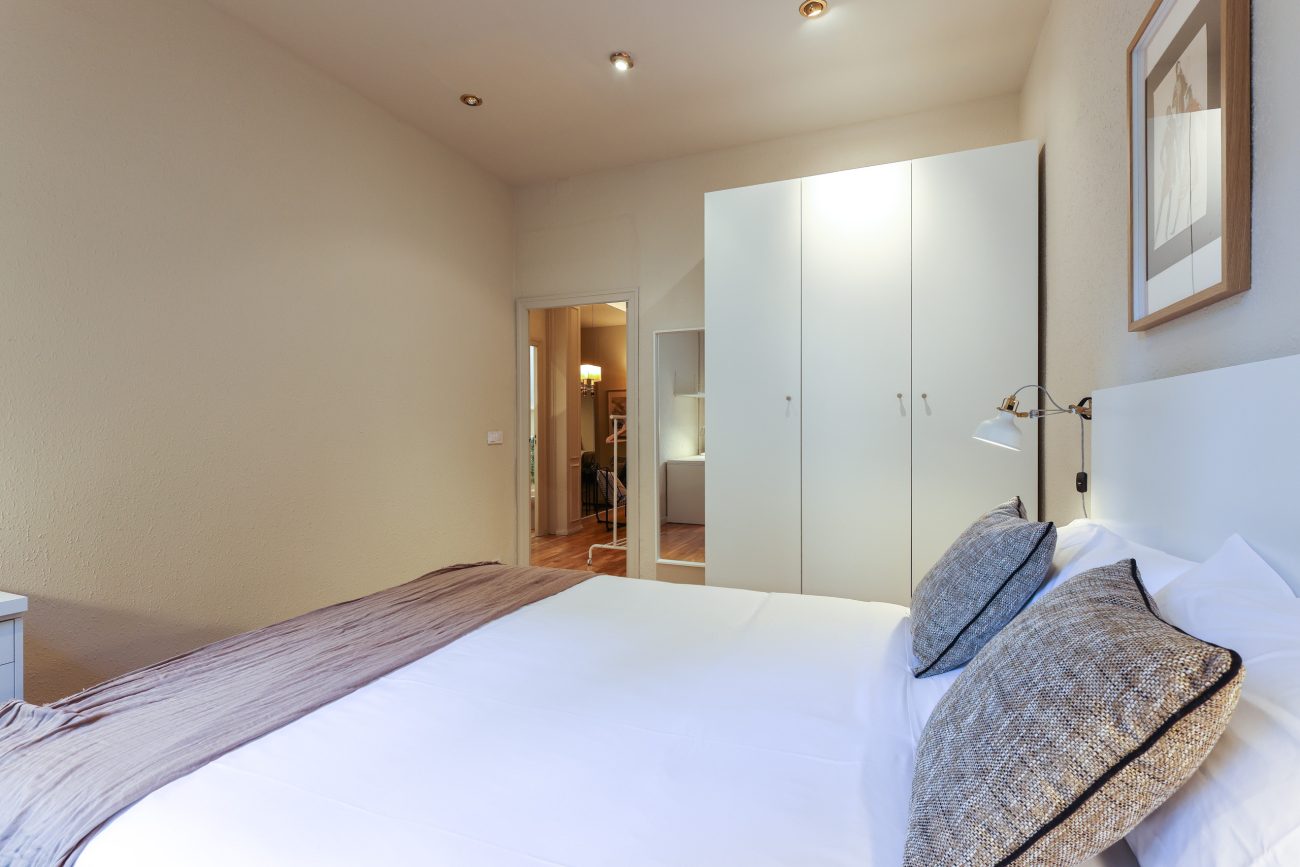 TEMPORARY RENTAL APARTMENT IN ENRIC GRANADOS, BARCELONA