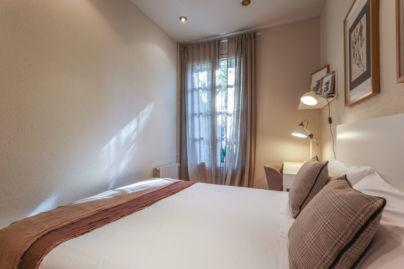 TEMPORARY RENTAL APARTMENT IN ENRIC GRANADOS, BARCELONA