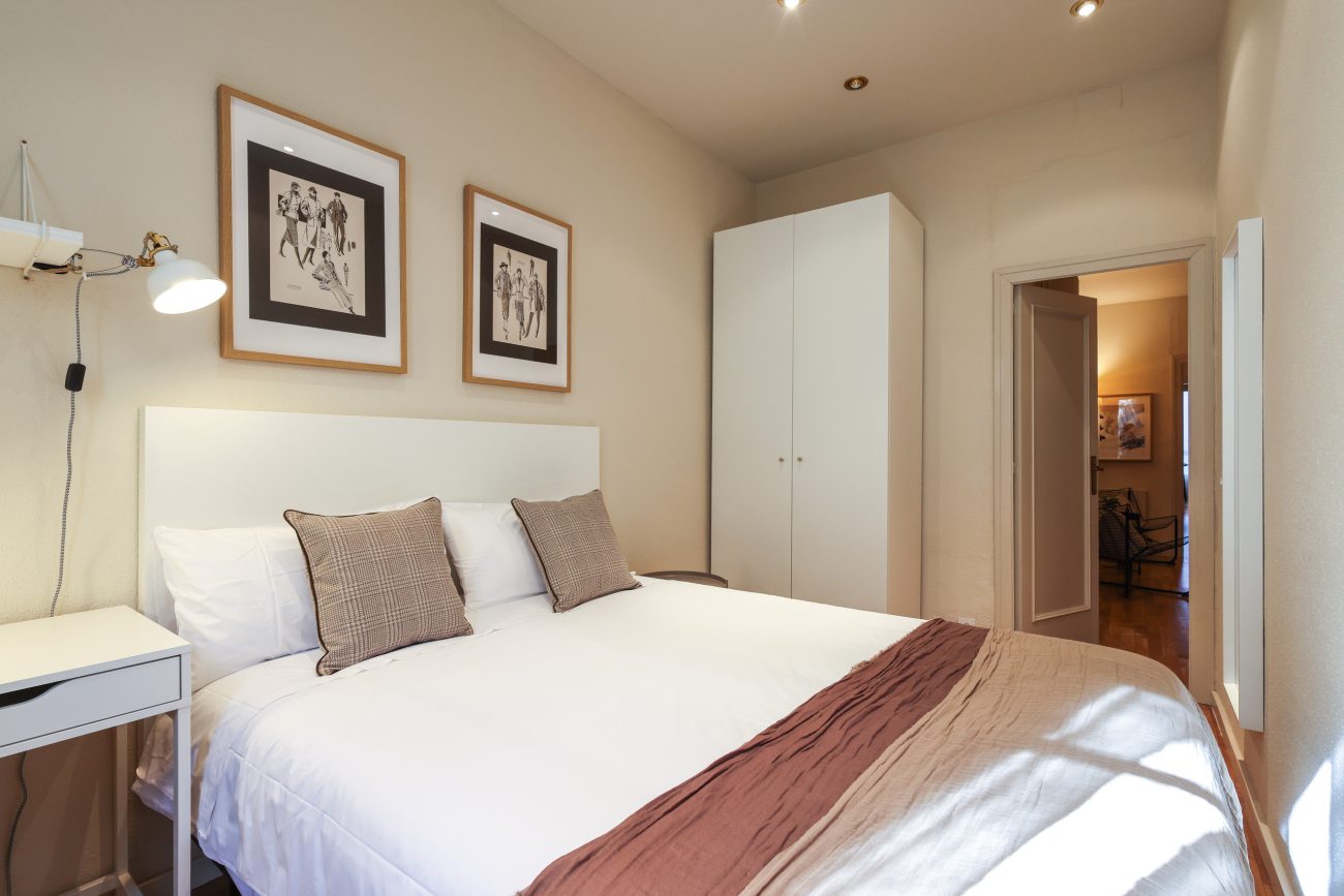 TEMPORARY RENTAL APARTMENT IN ENRIC GRANADOS, BARCELONA