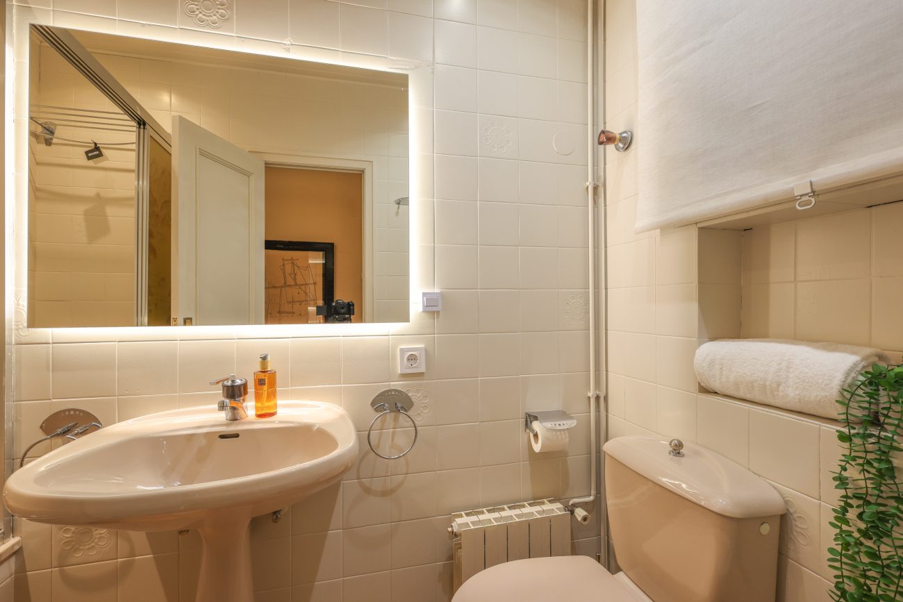 TEMPORARY RENTAL APARTMENT IN ENRIC GRANADOS, BARCELONA