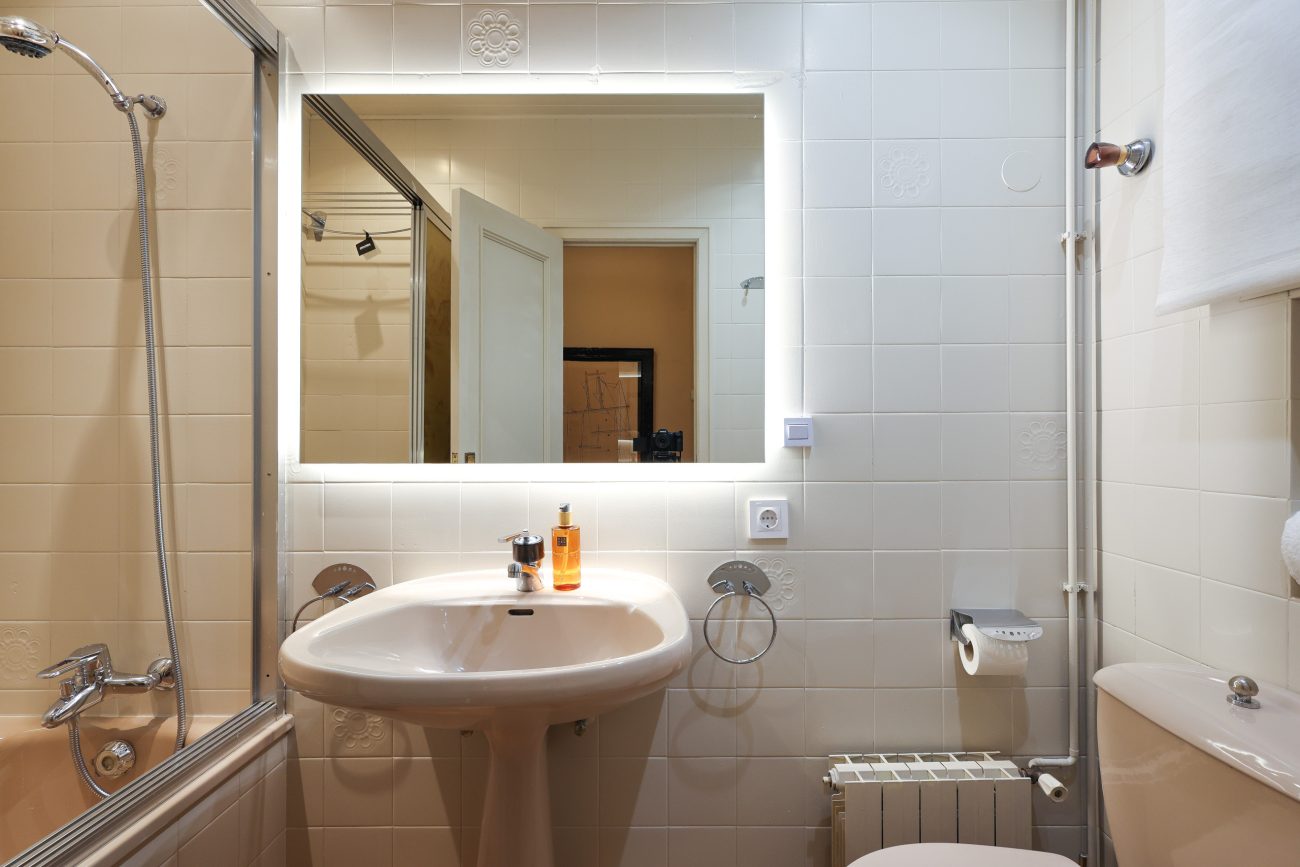 TEMPORARY RENTAL APARTMENT IN ENRIC GRANADOS, BARCELONA