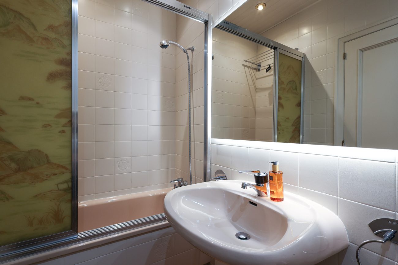 TEMPORARY RENTAL APARTMENT IN ENRIC GRANADOS, BARCELONA