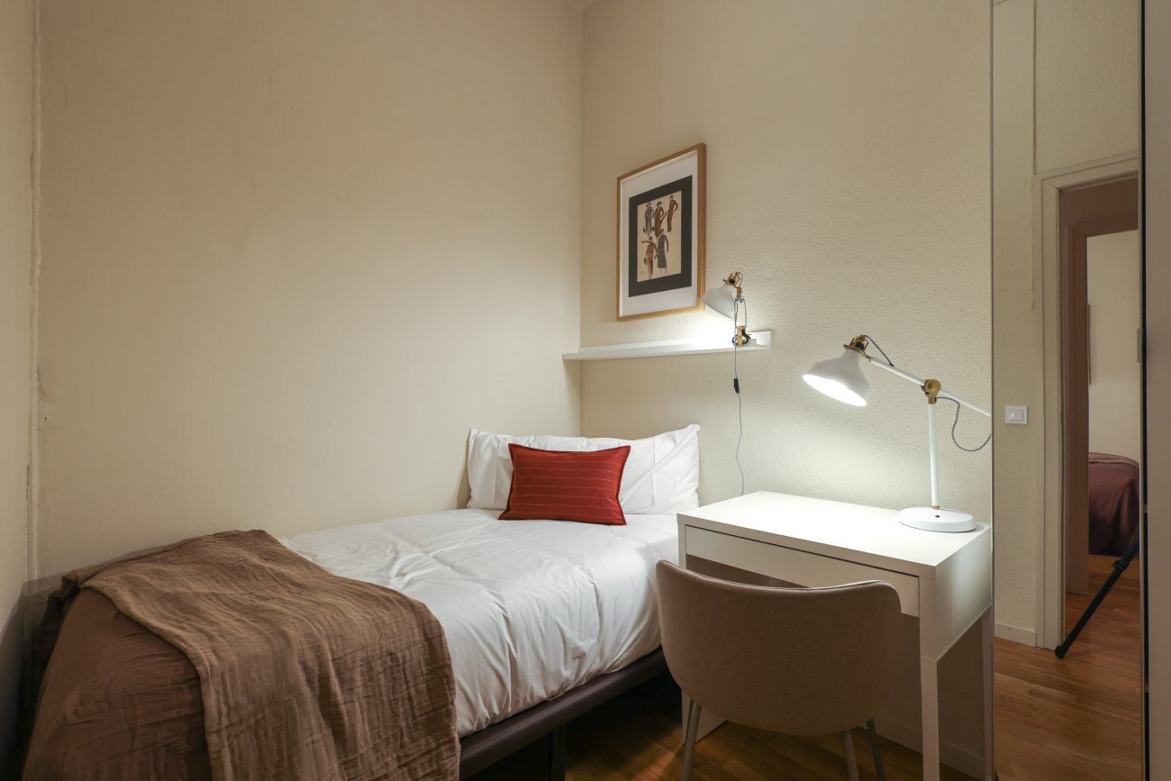 TEMPORARY RENTAL APARTMENT IN ENRIC GRANADOS, BARCELONA