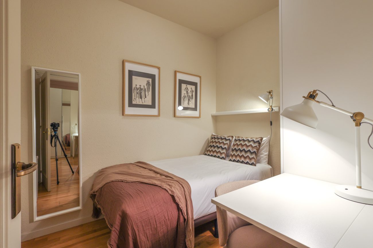 TEMPORARY RENTAL APARTMENT IN ENRIC GRANADOS, BARCELONA