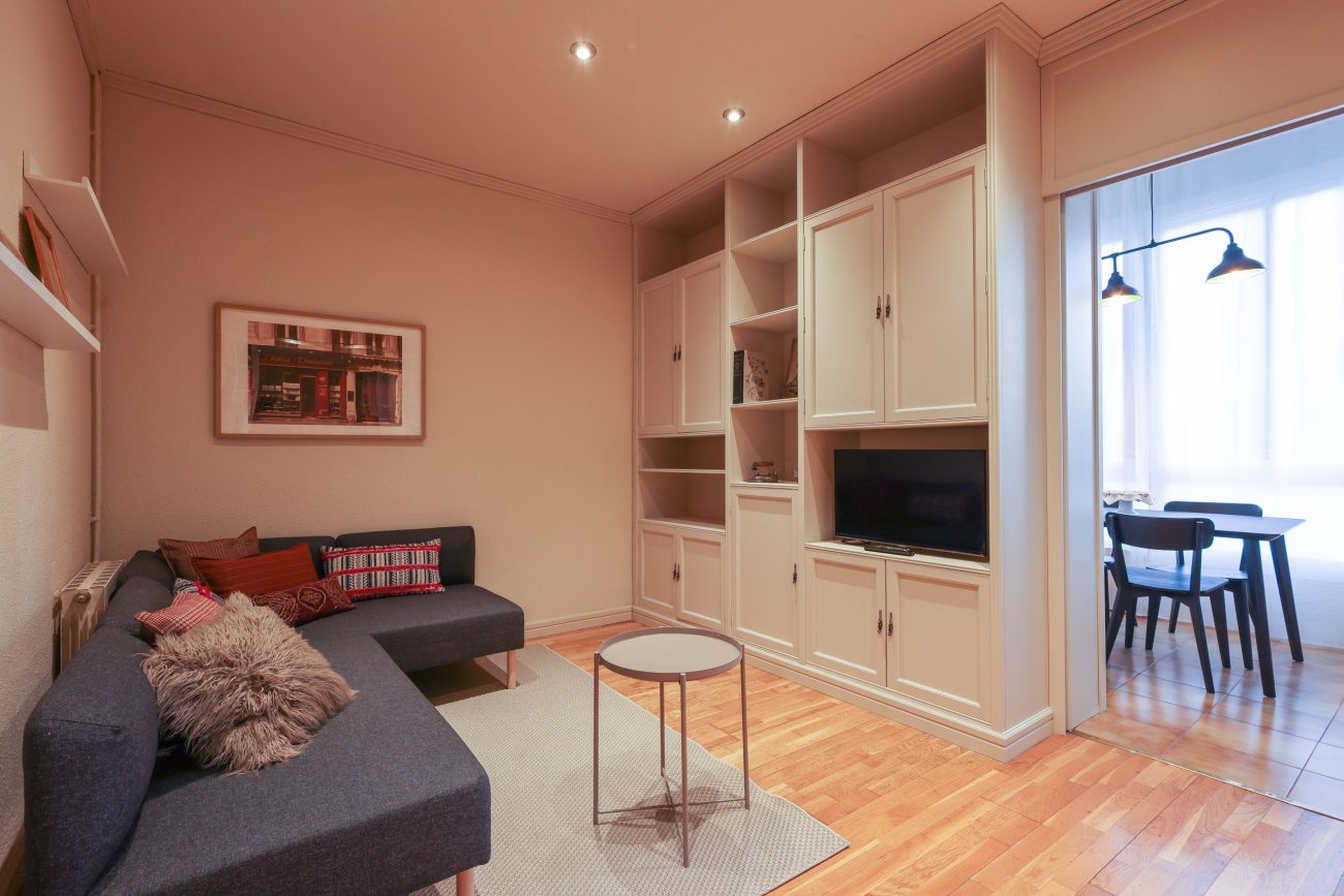 TEMPORARY RENTAL APARTMENT IN ENRIC GRANADOS, BARCELONA