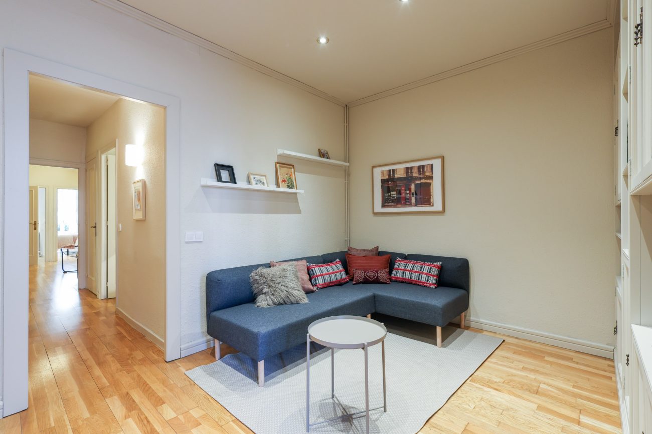 TEMPORARY RENTAL APARTMENT IN ENRIC GRANADOS, BARCELONA