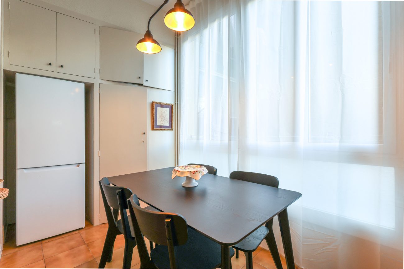 TEMPORARY RENTAL APARTMENT IN ENRIC GRANADOS, BARCELONA