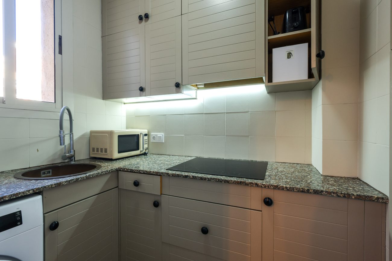 TEMPORARY RENTAL APARTMENT IN ENRIC GRANADOS, BARCELONA