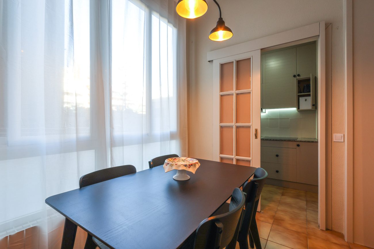 TEMPORARY RENTAL APARTMENT IN ENRIC GRANADOS, BARCELONA