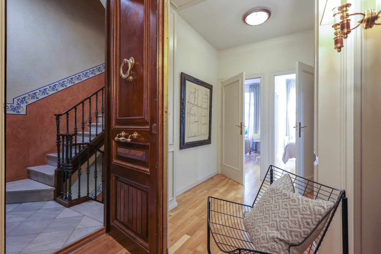 TEMPORARY RENTAL APARTMENT IN ENRIC GRANADOS, BARCELONA