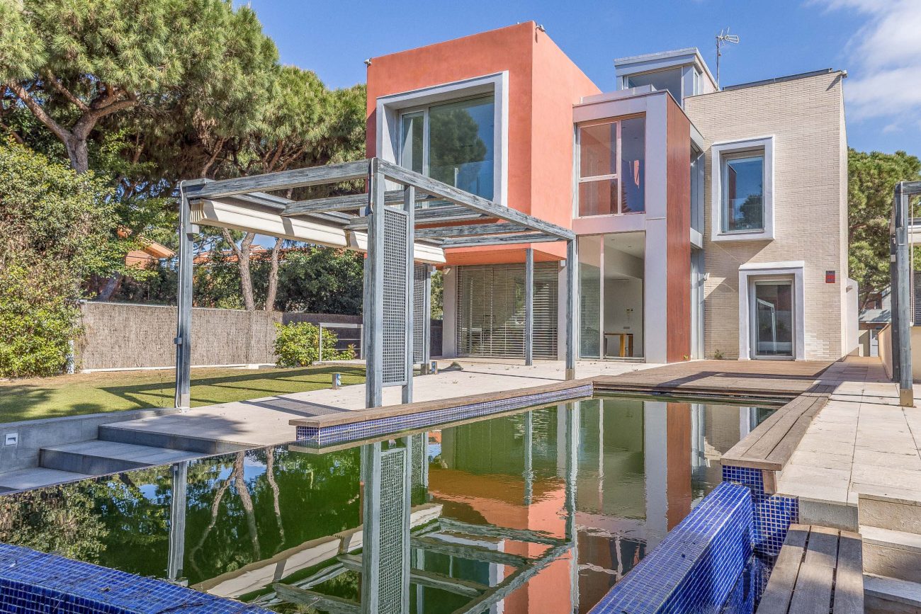 A Dream Villa Just 200 Meters from the Sea