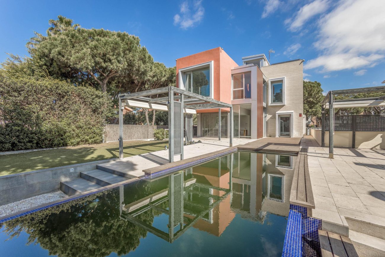 A Dream Villa Just 200 Meters from the Sea