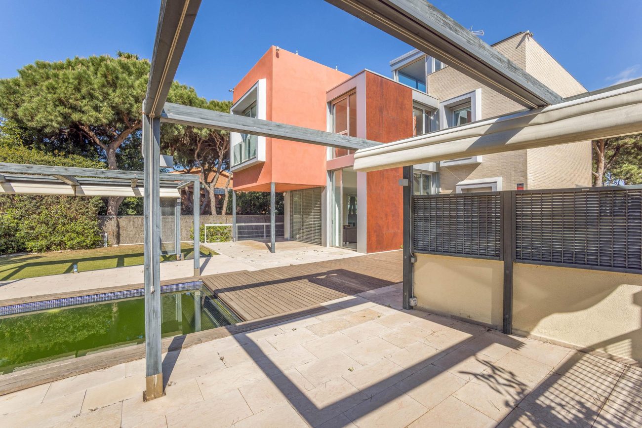 A Dream Villa Just 200 Meters from the Sea