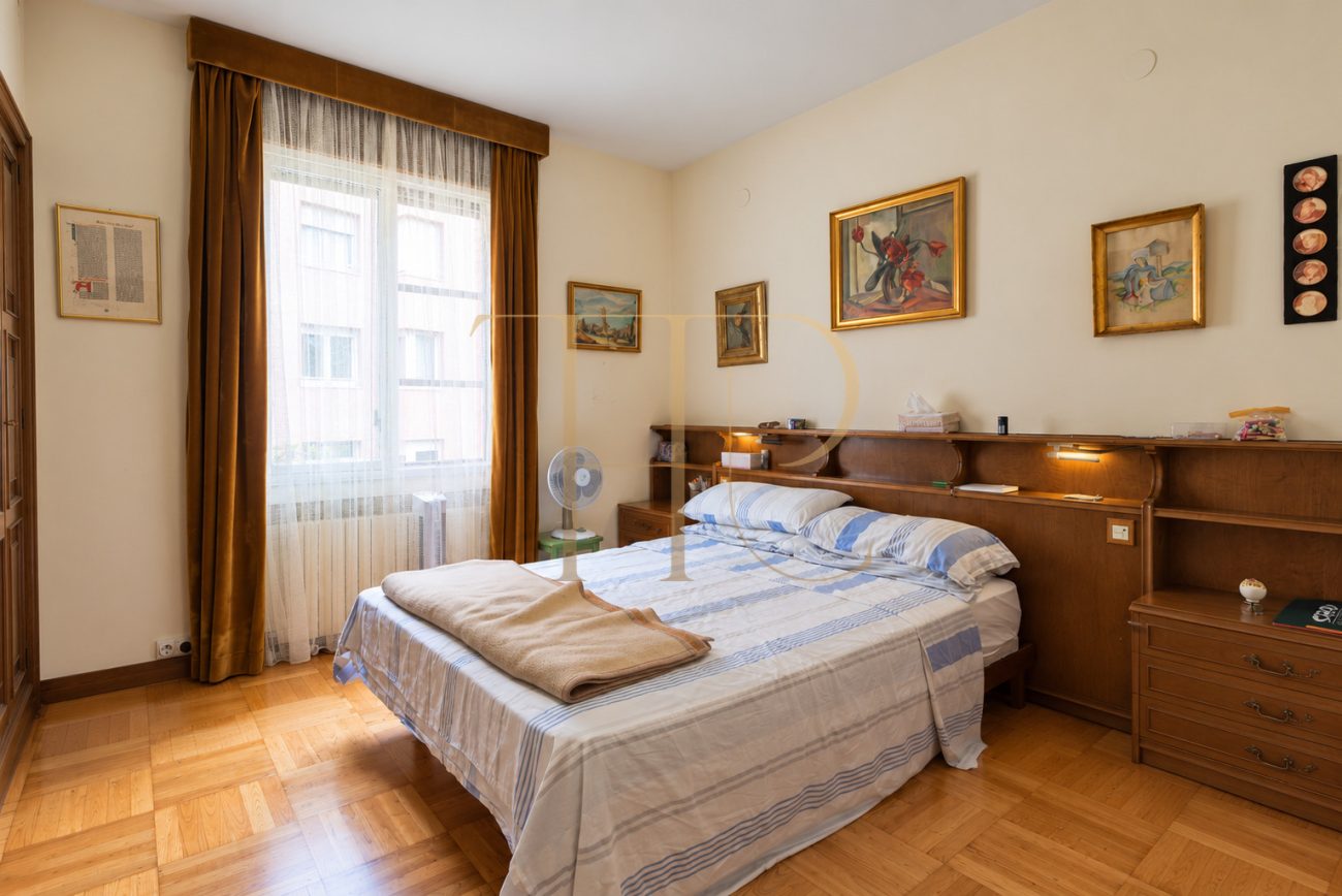 Apartment with terrace and pool in Pedralbes