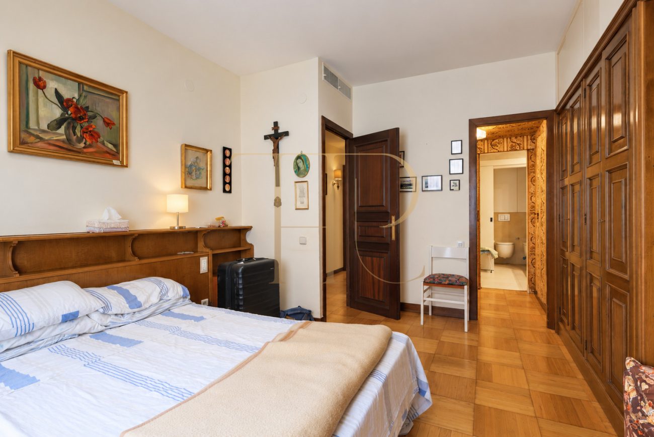 Apartment with terrace and pool in Pedralbes