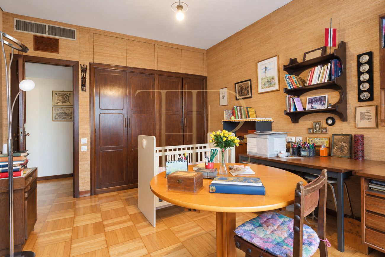 Apartment with terrace and pool in Pedralbes