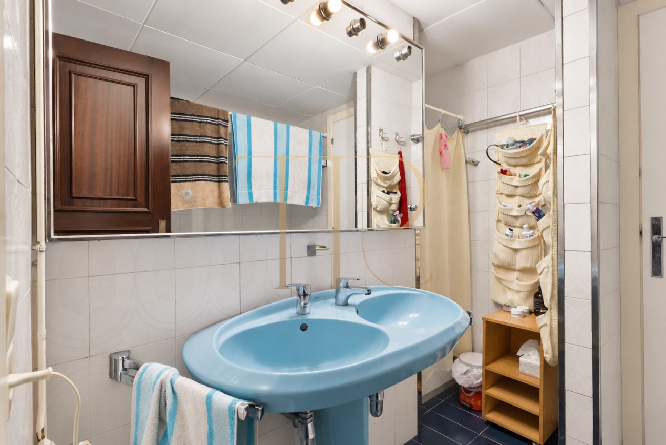 Apartment with terrace and pool in Pedralbes