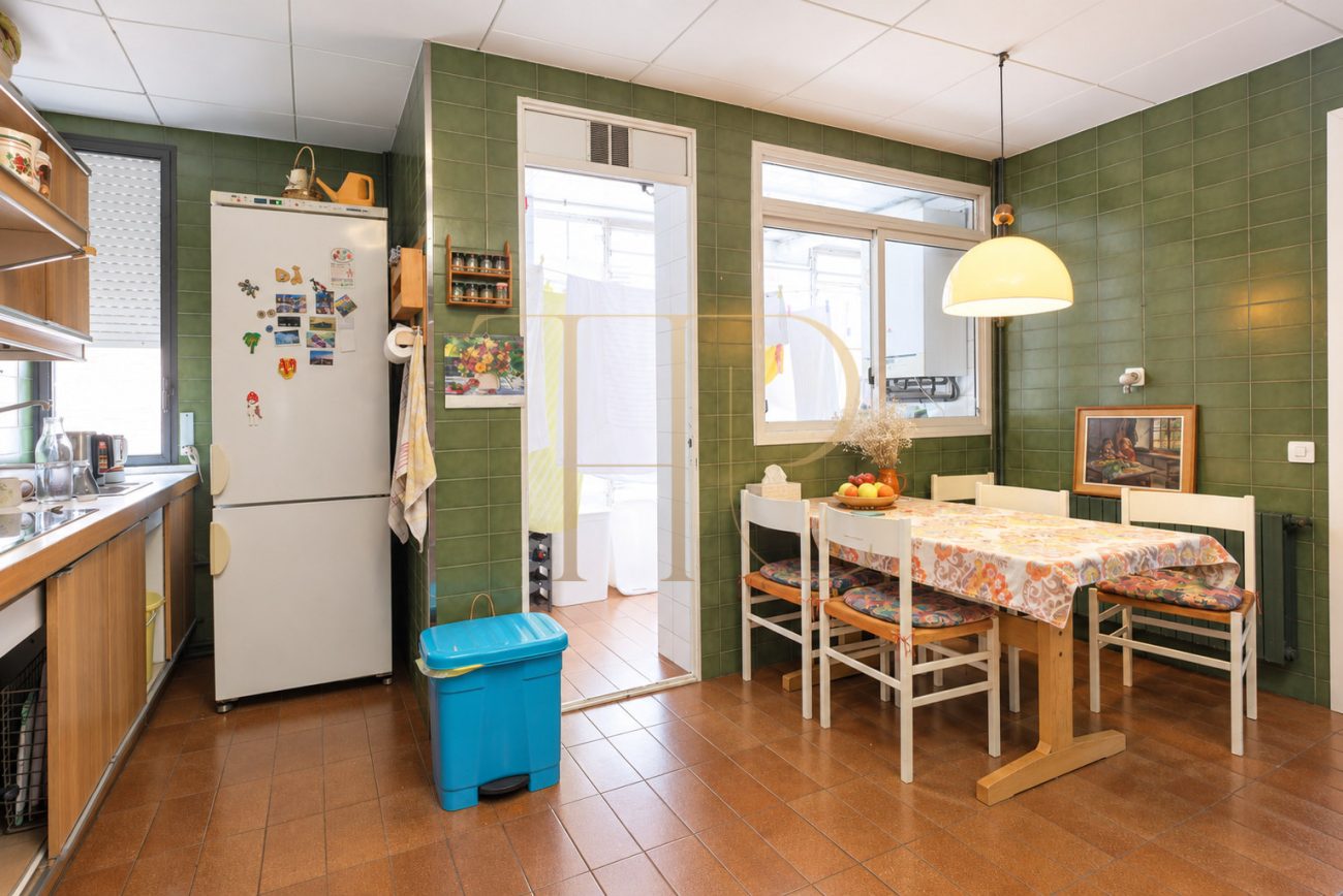 Apartment with terrace and pool in Pedralbes